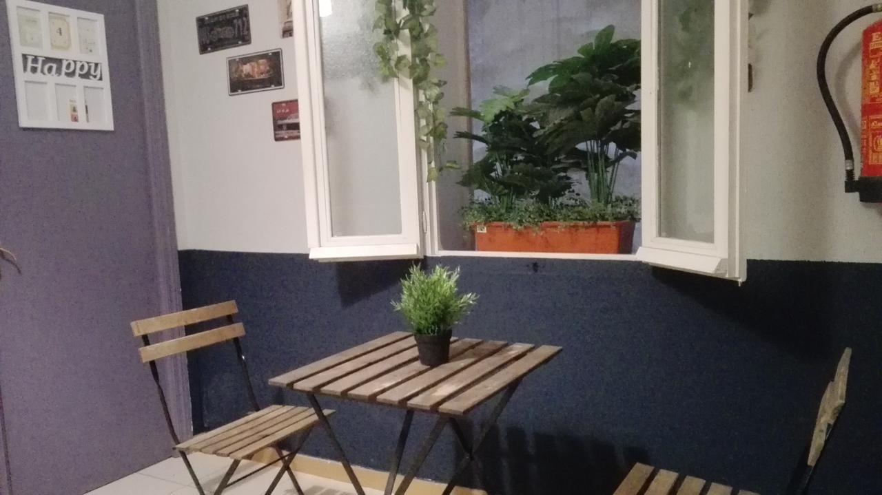 Hostal Grupo Rh - Hostel